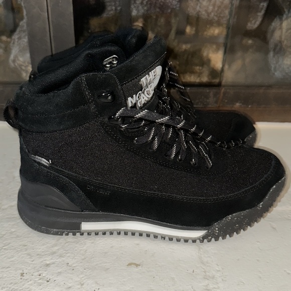 Size 9 north face snow boots cold weather - Picture 4 of 4